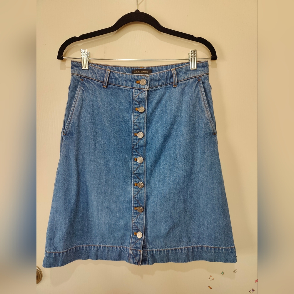 Banana Republic Button Denim Skirt - Size 4
